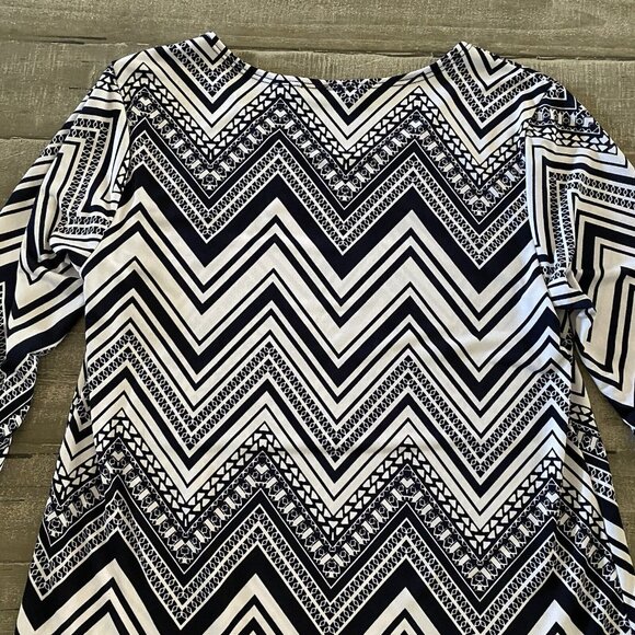 Rue Juju Blouse Women’s Small Navy White 3/4 Sleeve Chevron Pattern Stretchy - Picture 5 of 6